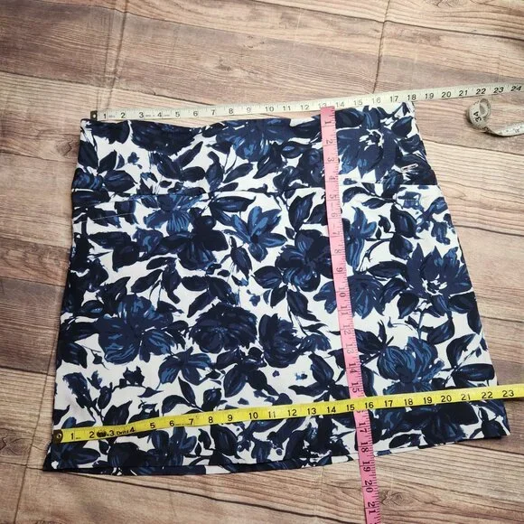 5/$15 S.C. & Co. Blue & White Floral Skort - Picture 7 of 11